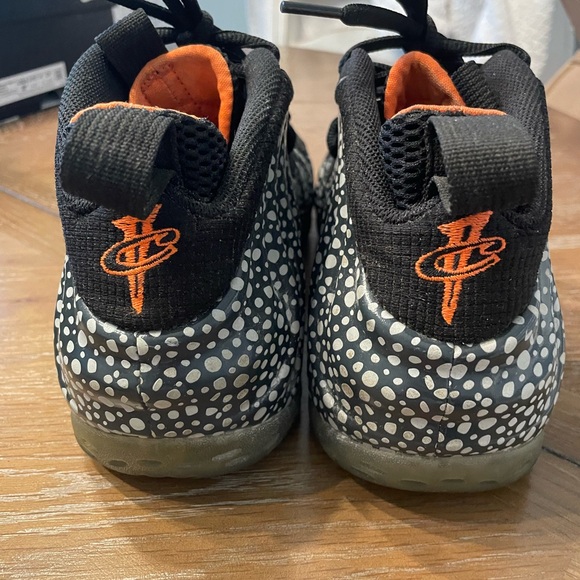 Nike Foamposite Safari, size 7.5M - 9W, no box -$600 on stockX - Picture 3 of 7